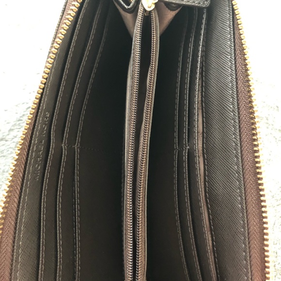 Michael Kors Tote with matching full zip wallet - Picture 10 of 11